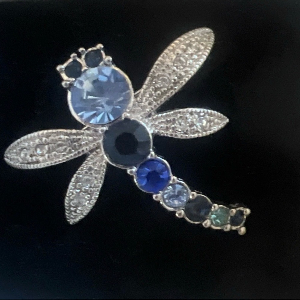 Vintage 1998 Avon Crystal Dragon Fly Pin Brooch Shades of Blue Rhinestone 1.5” - Picture 10 of 12